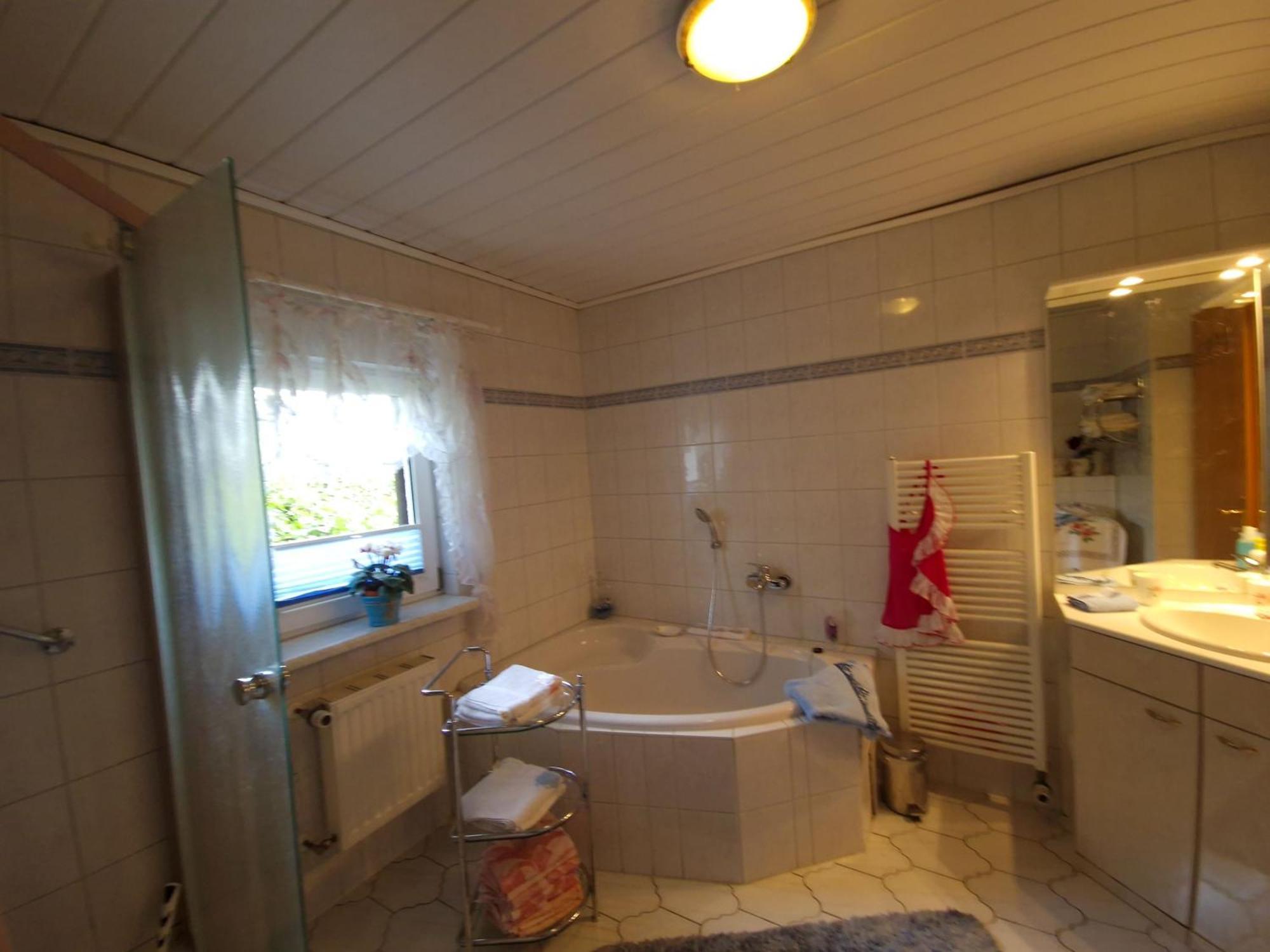 Ahlbeck, Ferienobjekt Apfel-Blume-Veilchen Apartment Heringsdorf  Phòng bức ảnh