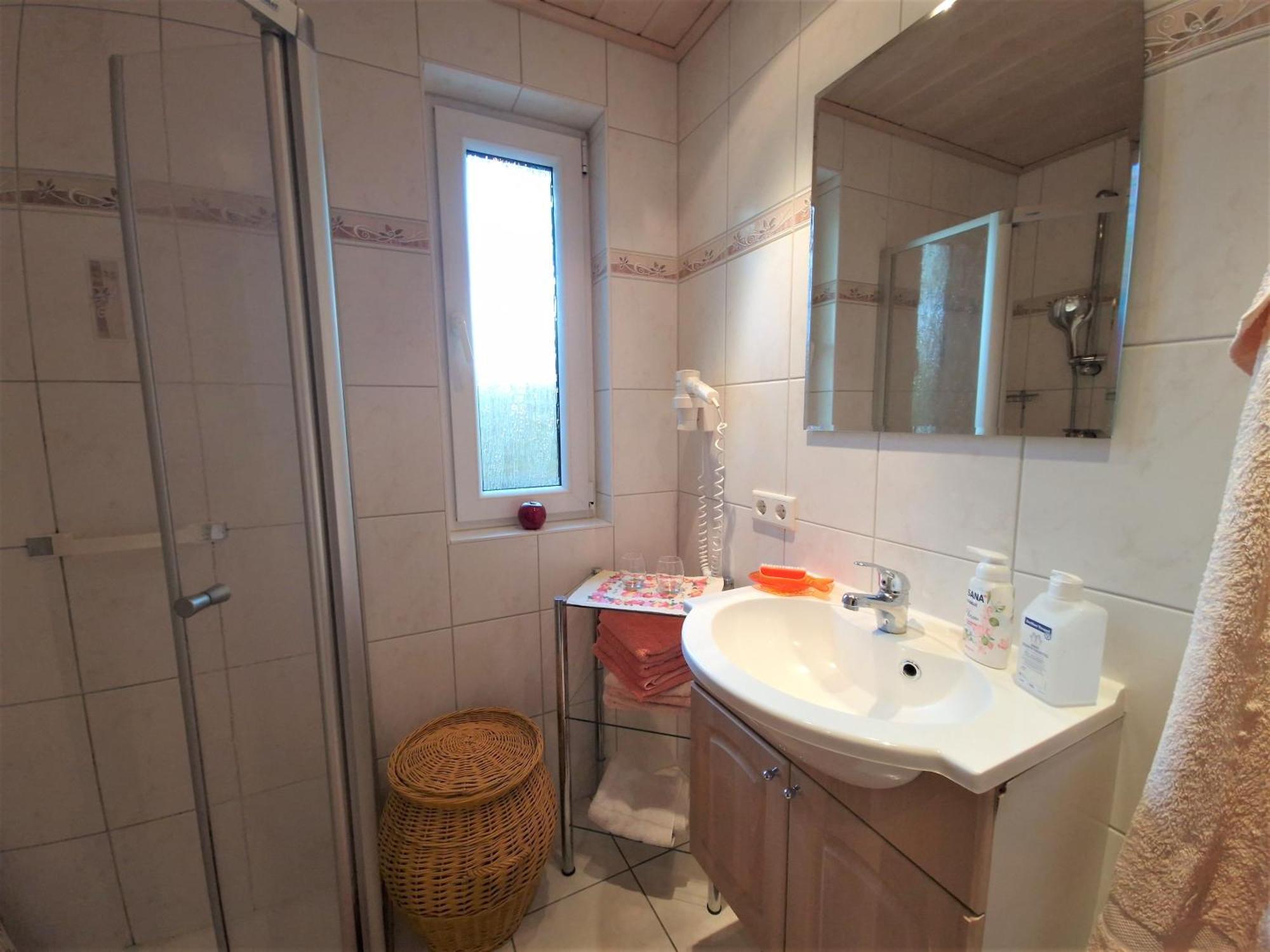 Ahlbeck, Ferienobjekt Apfel-Blume-Veilchen Apartment Heringsdorf  Phòng bức ảnh